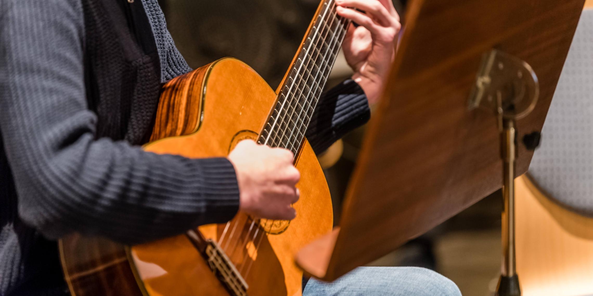 Gitarre, Band Elpida