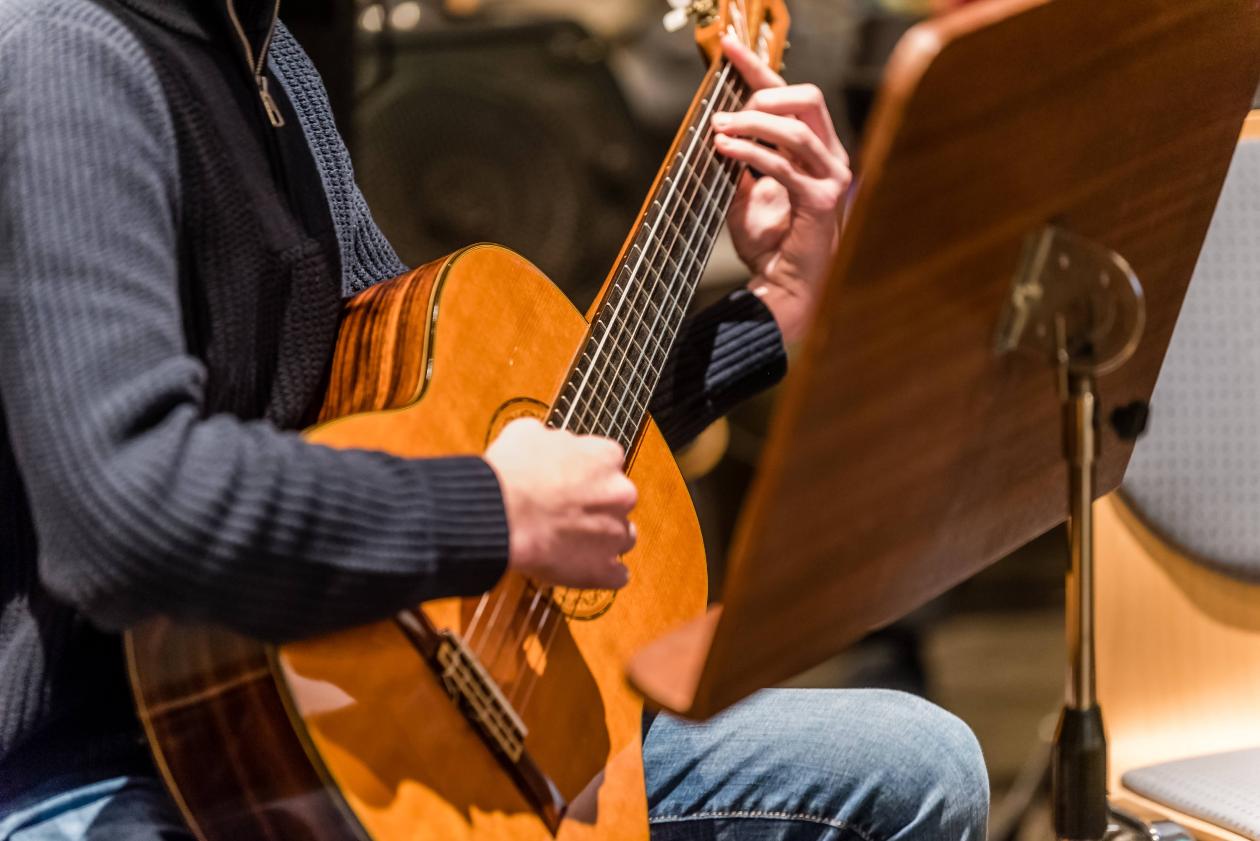 Gitarre, Band Elpida
