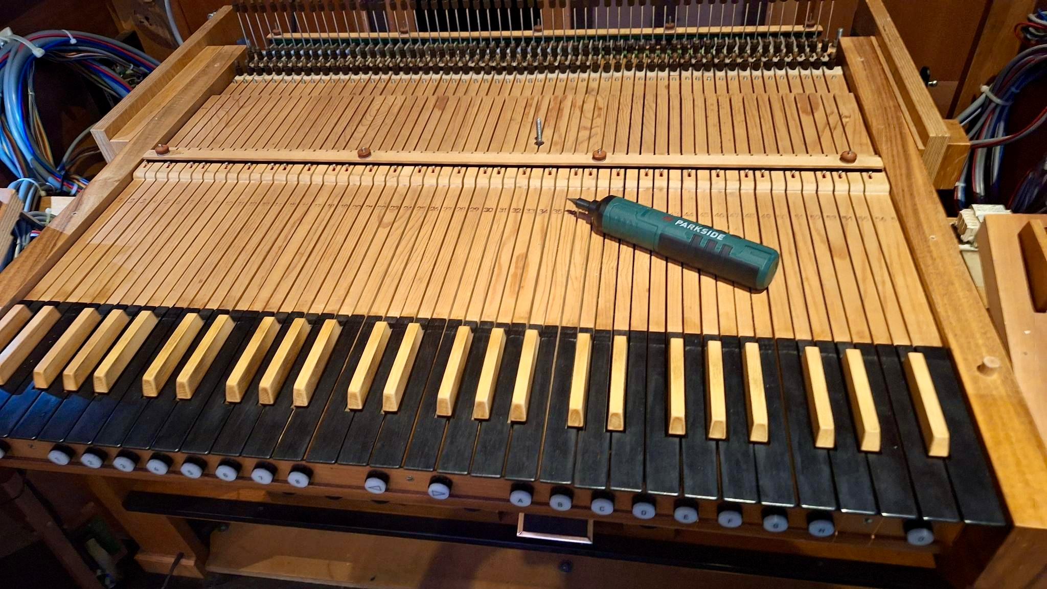 Manual mit Werkzeug