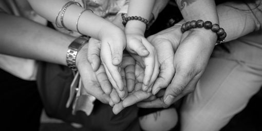 hands-7873222_640
