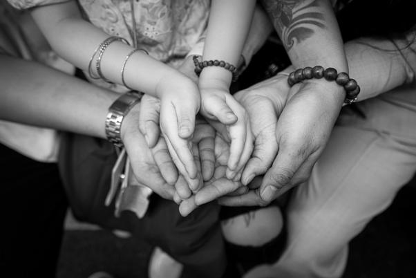 hands-7873222_640